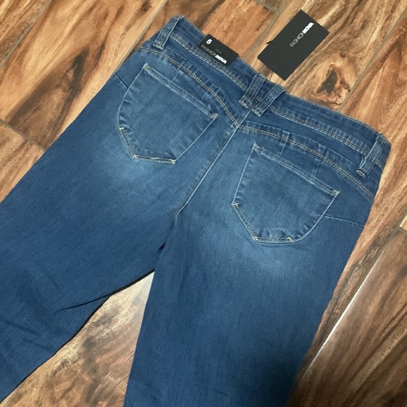Fashion Nova | Sz 5 low rise flare jeans - new with tags - Picture 2 of 3